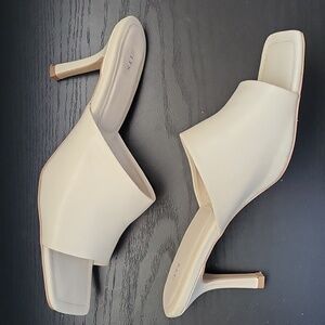 Womens US 13 Cream Slip On Heels